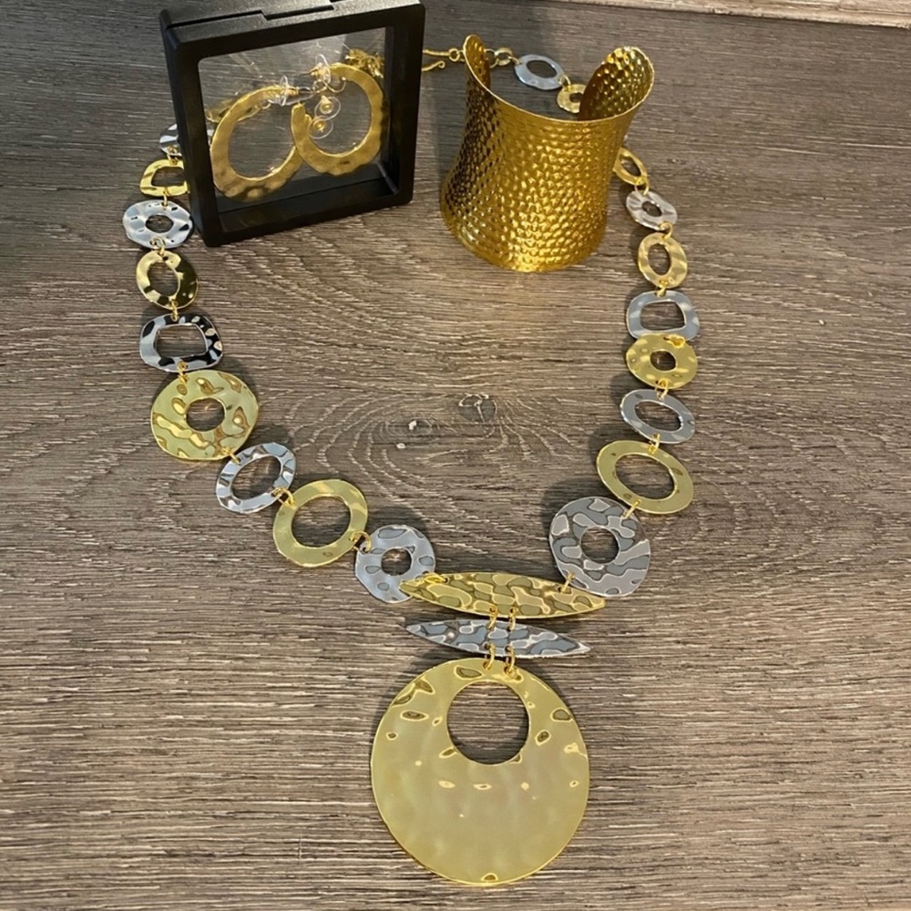 Sassy Jones necklace set